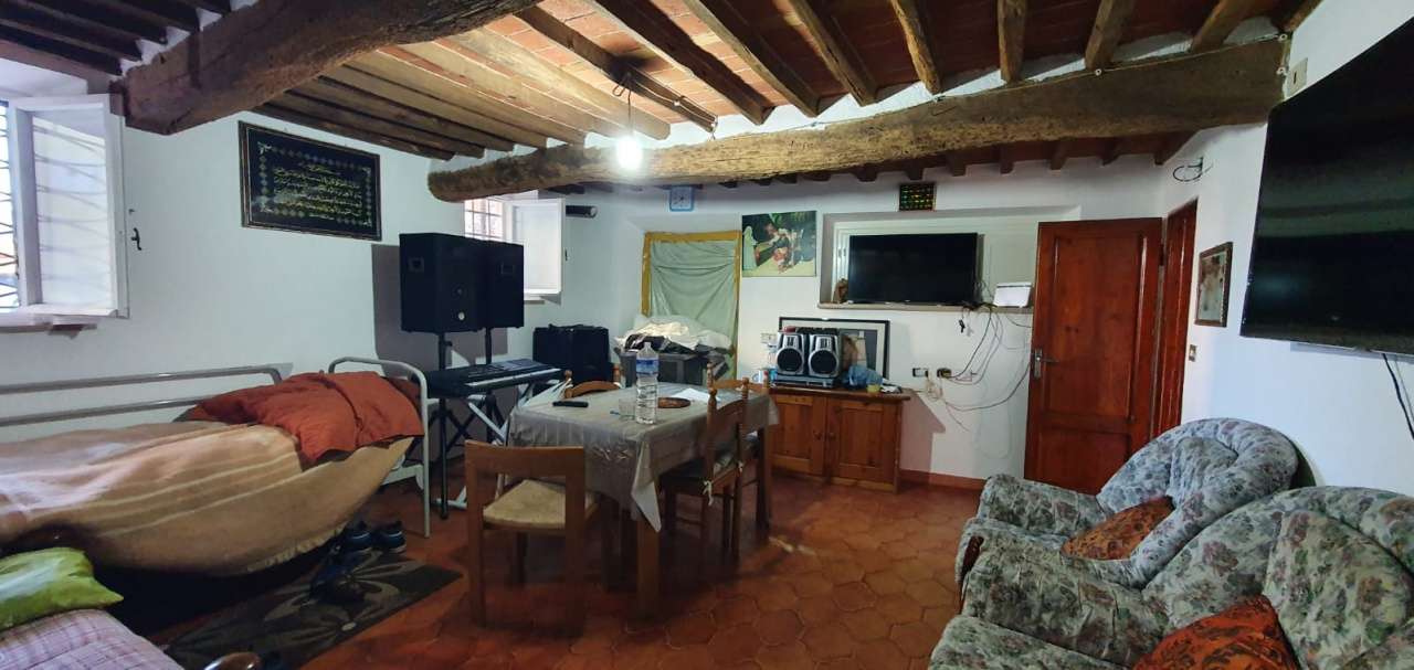 intera palazzina in vendita a Capannori in zona Santa Margherita