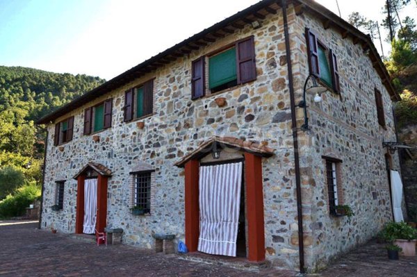 casa indipendente in vendita a Capannori in zona Castelvecchio di Compito