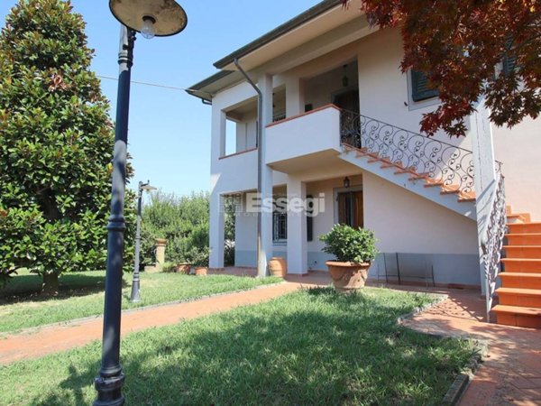 casa indipendente in vendita a Capannori in zona Marlia