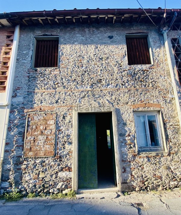 casale in vendita a Capannori in zona Lammari