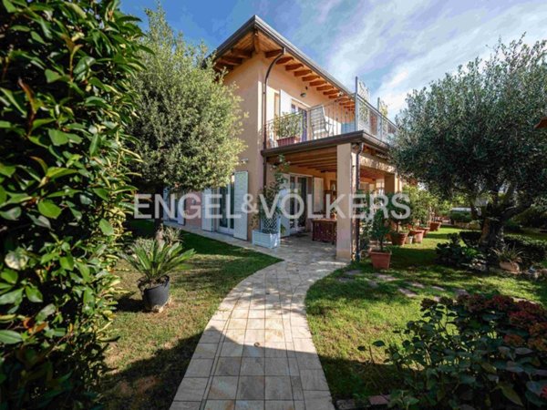 casa indipendente in vendita a Capannori in zona Lammari