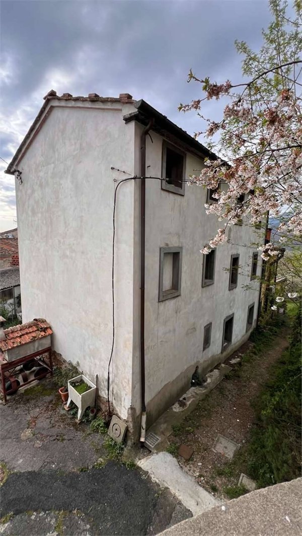 casa indipendente in vendita a Capannori in zona Castelvecchio di Compito
