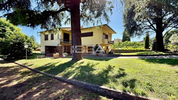 casa indipendente in vendita a Capannori in zona Marlia