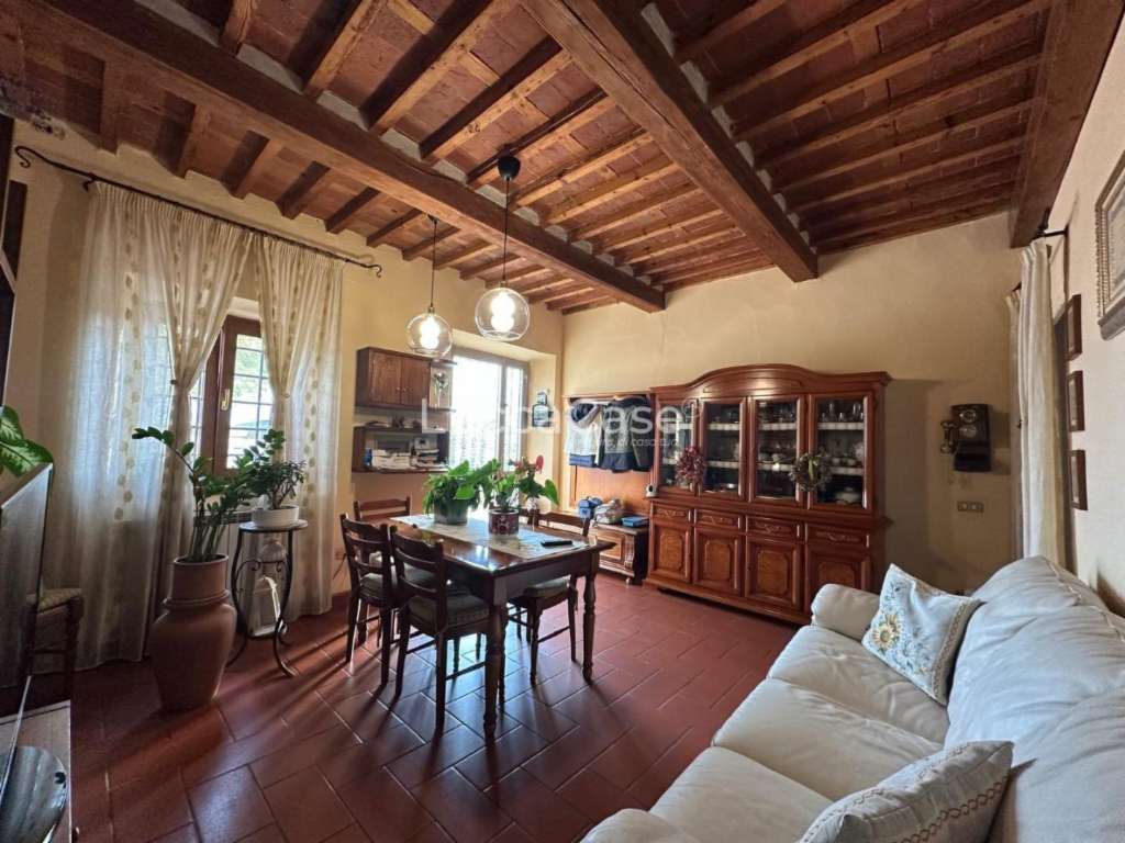 casa indipendente in vendita a Capannori in zona Segromigno in Monte