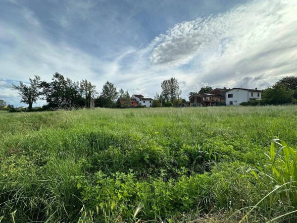 terreno in vendita a Capannori in zona Lammari