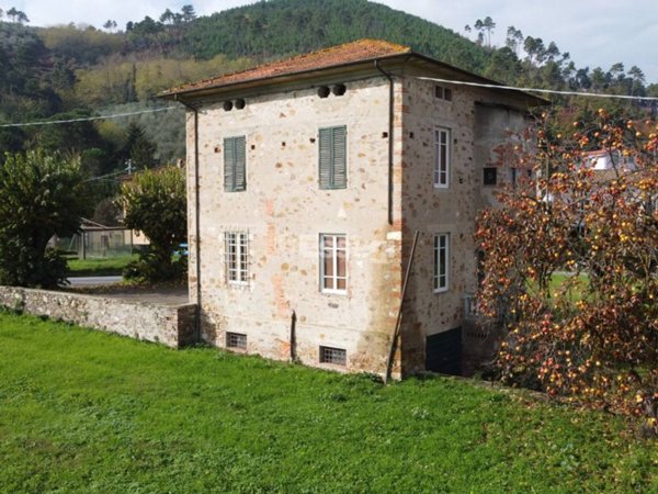 casa indipendente in vendita a Capannori in zona Castelvecchio di Compito