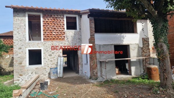 casa indipendente in vendita a Capannori