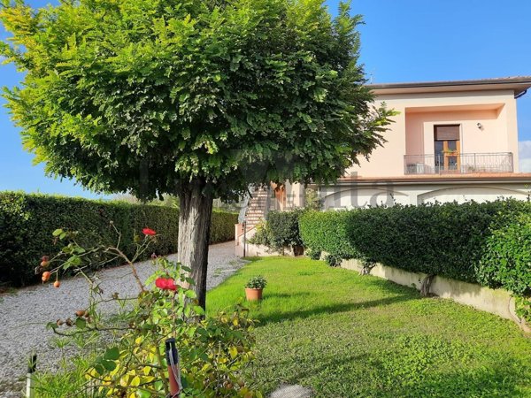 casa indipendente in vendita a Capannori in zona Lunata