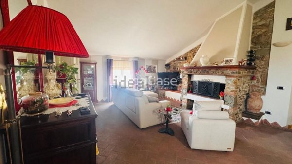 casa indipendente in vendita a Capannori in zona Castelvecchio di Compito