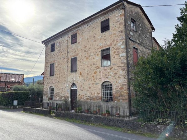 casa indipendente in vendita a Capannori in zona Castelvecchio di Compito