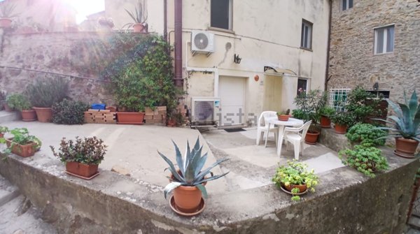 casa indipendente in vendita a Capannori in zona Castelvecchio di Compito