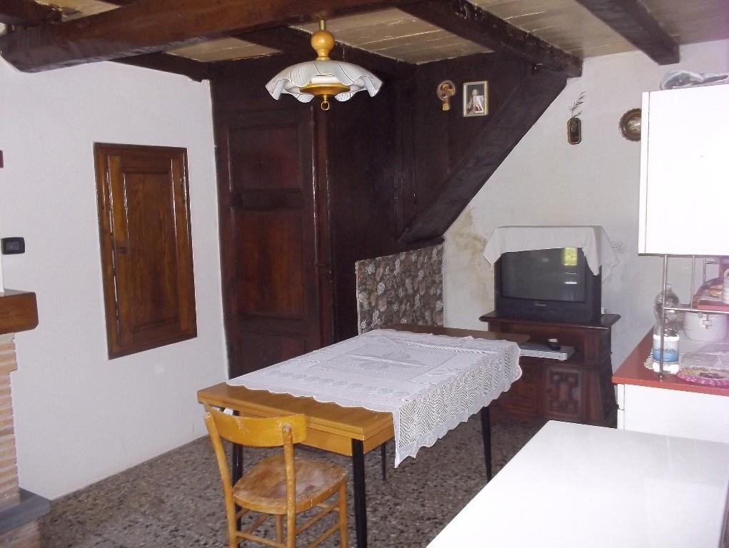 casa indipendente in vendita a Careggine in zona Le Coste