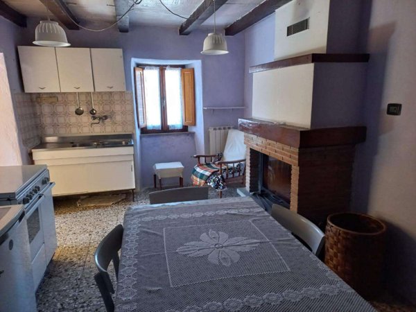 intera palazzina in vendita a Careggine