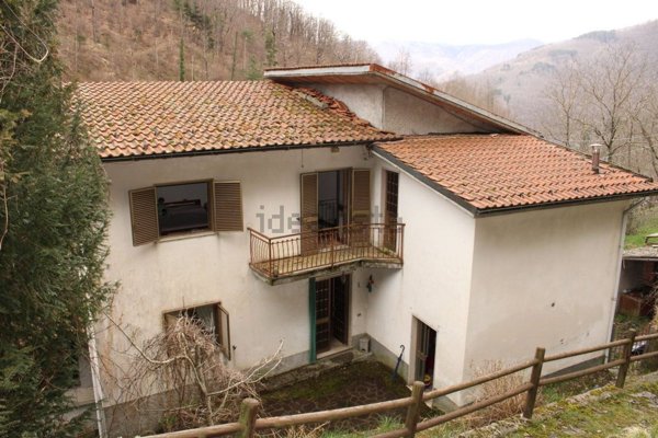 casa indipendente in vendita a Careggine in zona Iapori
