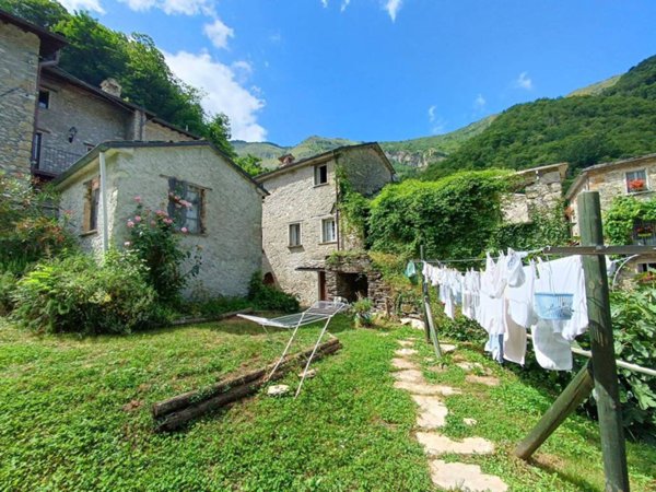 casa indipendente in vendita a Careggine in zona Isola Santa