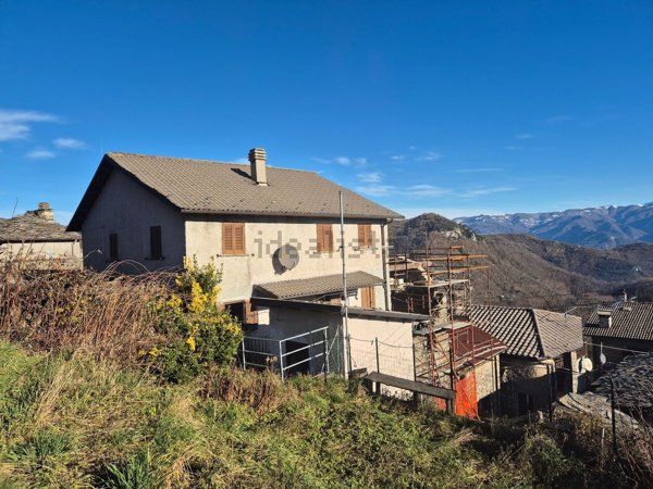 casa indipendente in vendita a Careggine