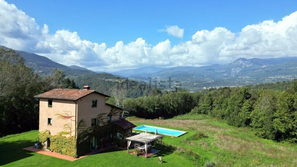 casa indipendente in vendita a Castelnuovo di Garfagnana