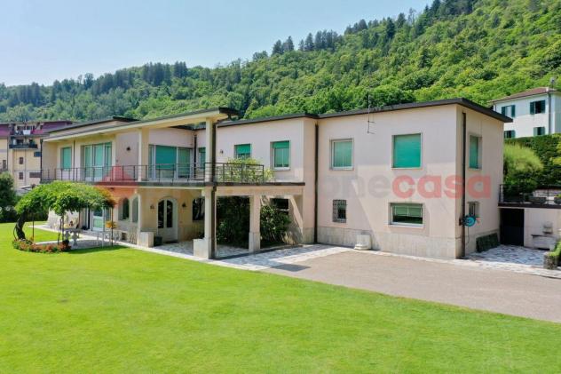 casa indipendente in vendita a Castelnuovo di Garfagnana