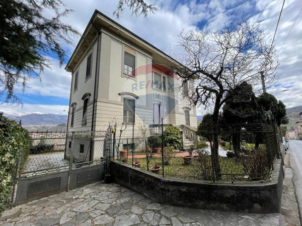 casa indipendente in vendita a Castelnuovo di Garfagnana