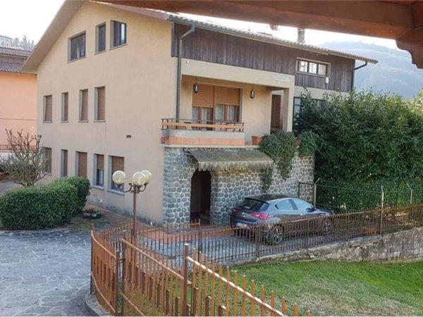 casa indipendente in vendita a Castelnuovo di Garfagnana