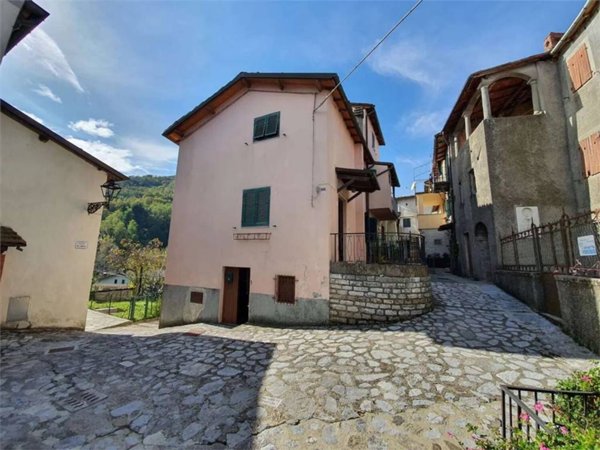 casa indipendente in vendita a Castelnuovo di Garfagnana in zona Cerretoli