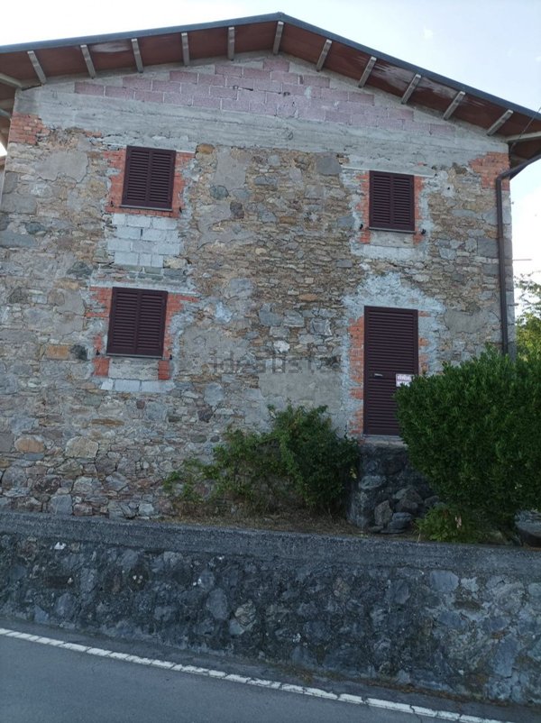 casa indipendente in vendita a Castelnuovo di Garfagnana in zona Stazzana