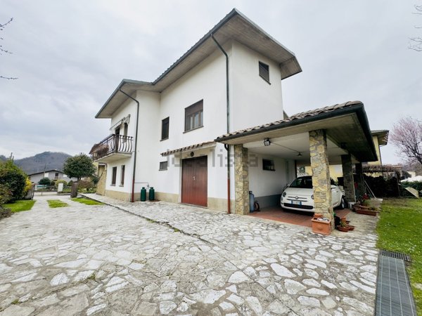 casa indipendente in vendita a Castelnuovo di Garfagnana