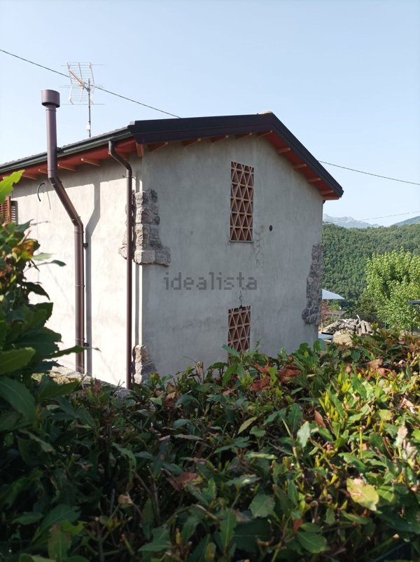 casa indipendente in vendita a Castelnuovo di Garfagnana in zona Stazzana