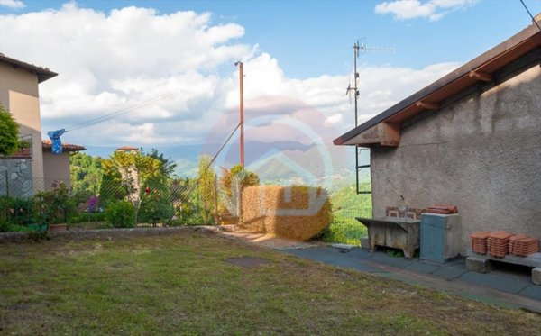 casa indipendente in vendita a Castelnuovo di Garfagnana in zona Rontano