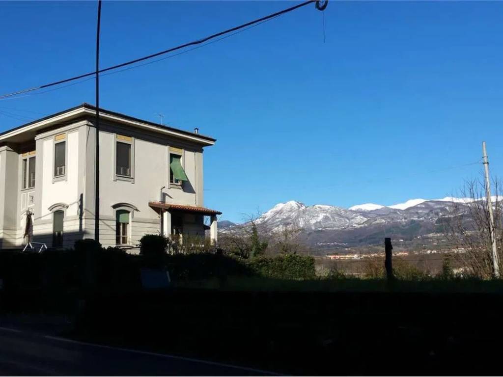casa indipendente in vendita a Castelnuovo di Garfagnana