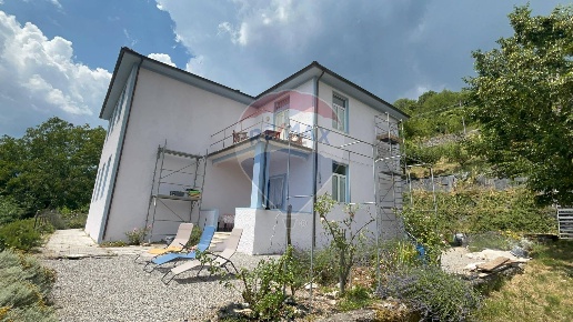 casa indipendente in vendita a Castelnuovo di Garfagnana in zona Rontano