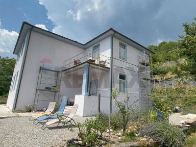 casa indipendente in vendita a Castelnuovo di Garfagnana in zona Rontano
