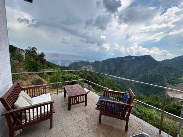 casa indipendente in vendita a Castelnuovo di Garfagnana in zona Rontano