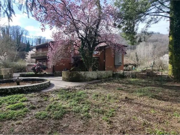 casa indipendente in vendita a Castelnuovo di Garfagnana