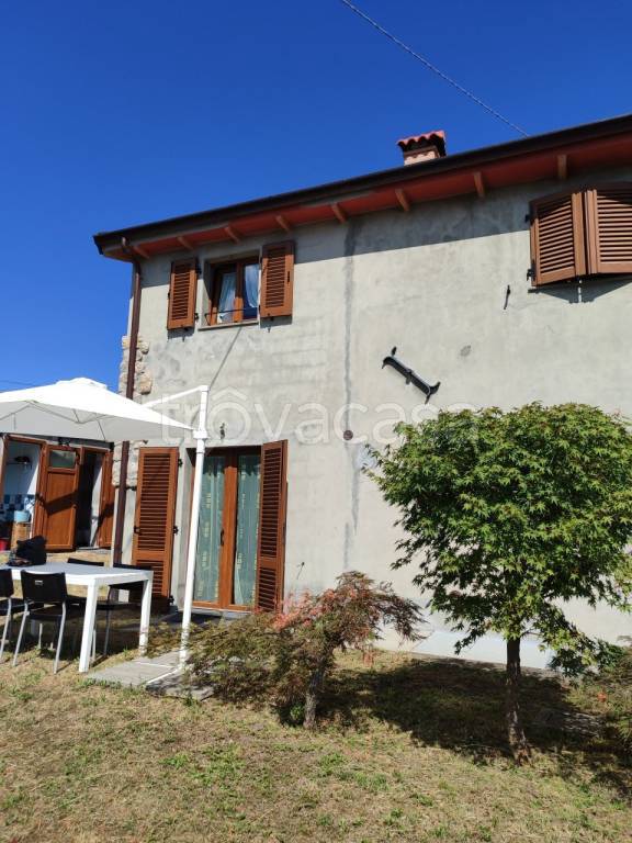 casa indipendente in vendita a Castelnuovo di Garfagnana in zona Stazzana