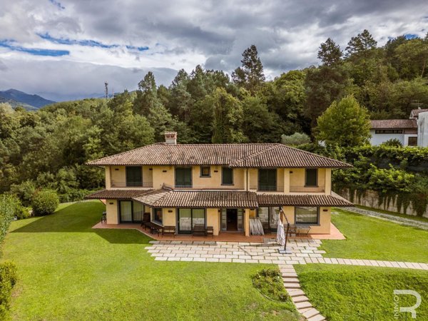 casa indipendente in vendita a Castelnuovo di Garfagnana