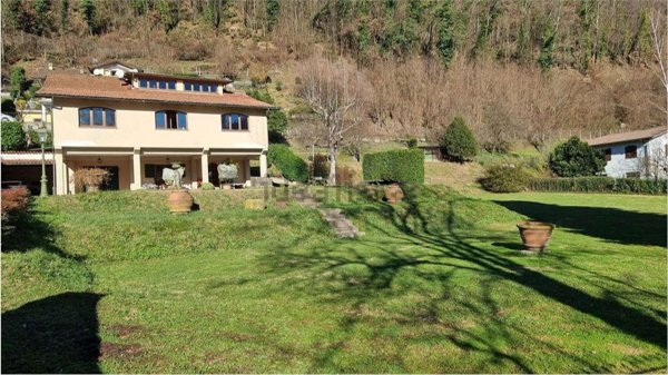 casa indipendente in vendita a Castelnuovo di Garfagnana