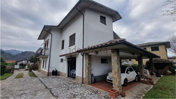 casa indipendente in vendita a Castelnuovo di Garfagnana