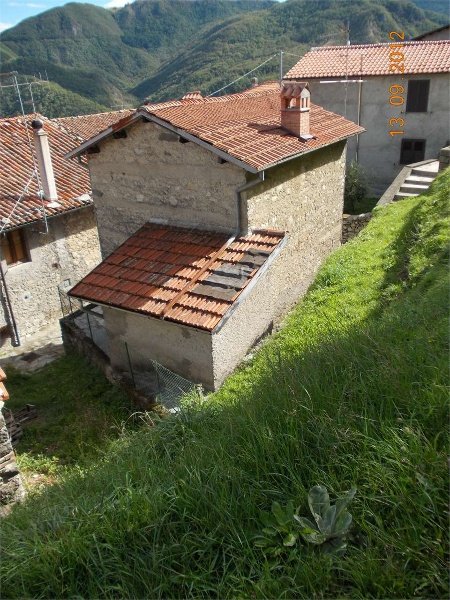 casa indipendente in vendita a Castelnuovo di Garfagnana in zona Rontano