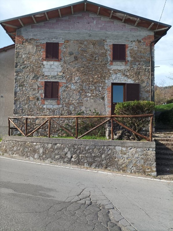 casa indipendente in vendita a Castelnuovo di Garfagnana
