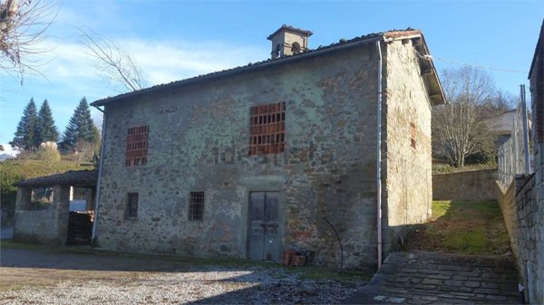 casa indipendente in vendita a Castelnuovo di Garfagnana in zona Monteperpoli