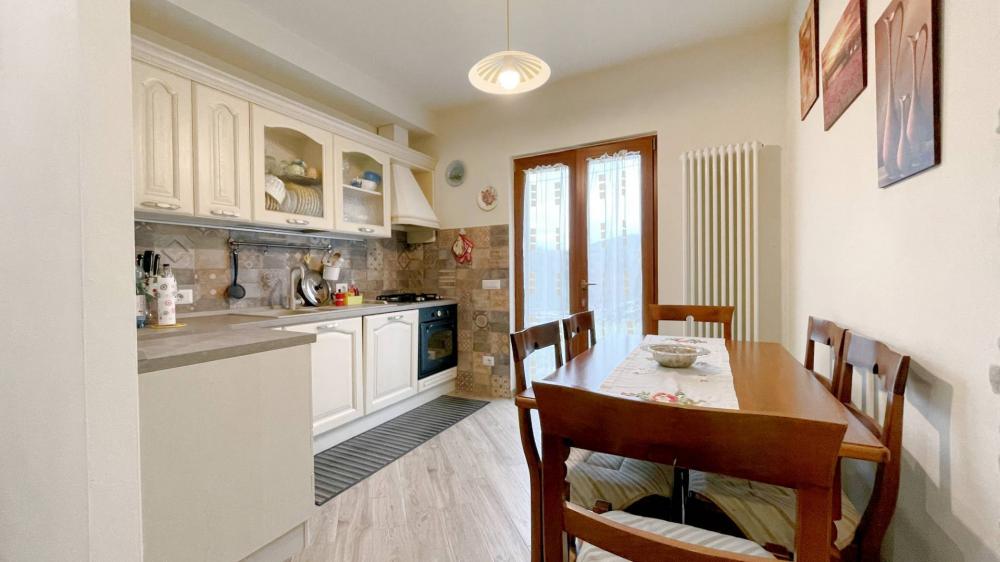 casa indipendente in vendita a Castelnuovo di Garfagnana in zona Stazzana