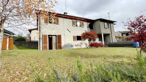 casa indipendente in vendita a Castelnuovo di Garfagnana in zona Stazzana