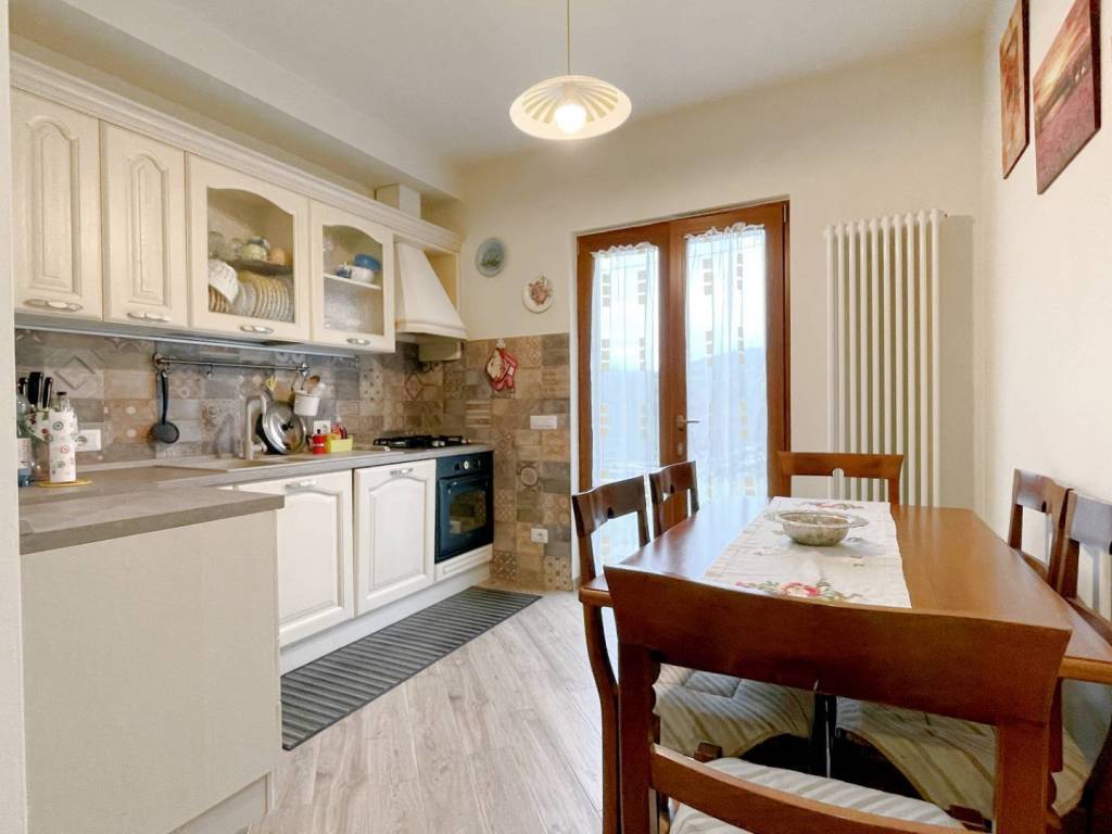 casa indipendente in vendita a Castelnuovo di Garfagnana in zona Stazzana