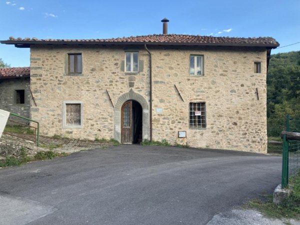 casa semindipendente in vendita a Castelnuovo di Garfagnana in zona Monterotondo
