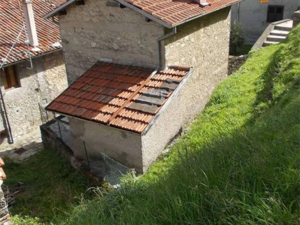 casa indipendente in vendita a Castelnuovo di Garfagnana in zona Rontano