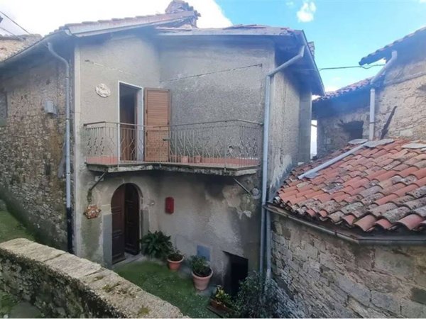 casa indipendente in vendita a Castelnuovo di Garfagnana in zona Colle