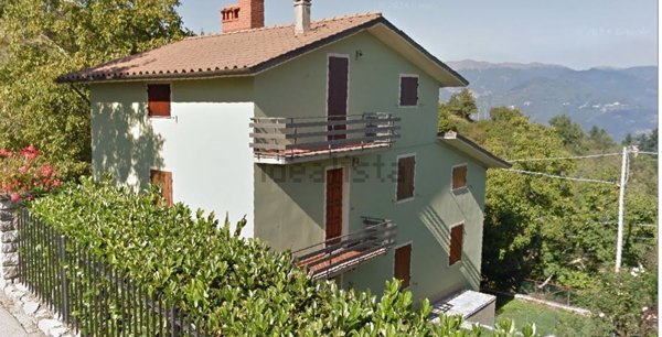casa indipendente in vendita a Castelnuovo di Garfagnana in zona Stazzana