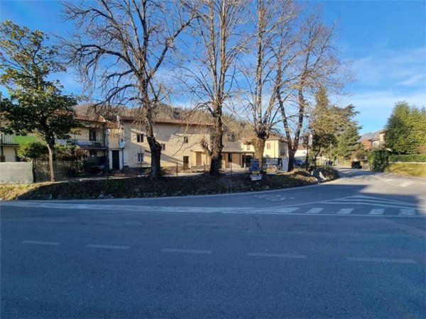 intera palazzina in vendita a Castelnuovo di Garfagnana