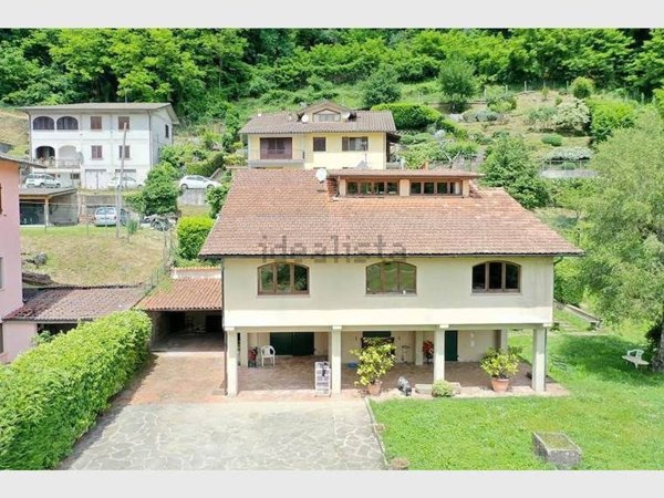 casa indipendente in vendita a Castelnuovo di Garfagnana